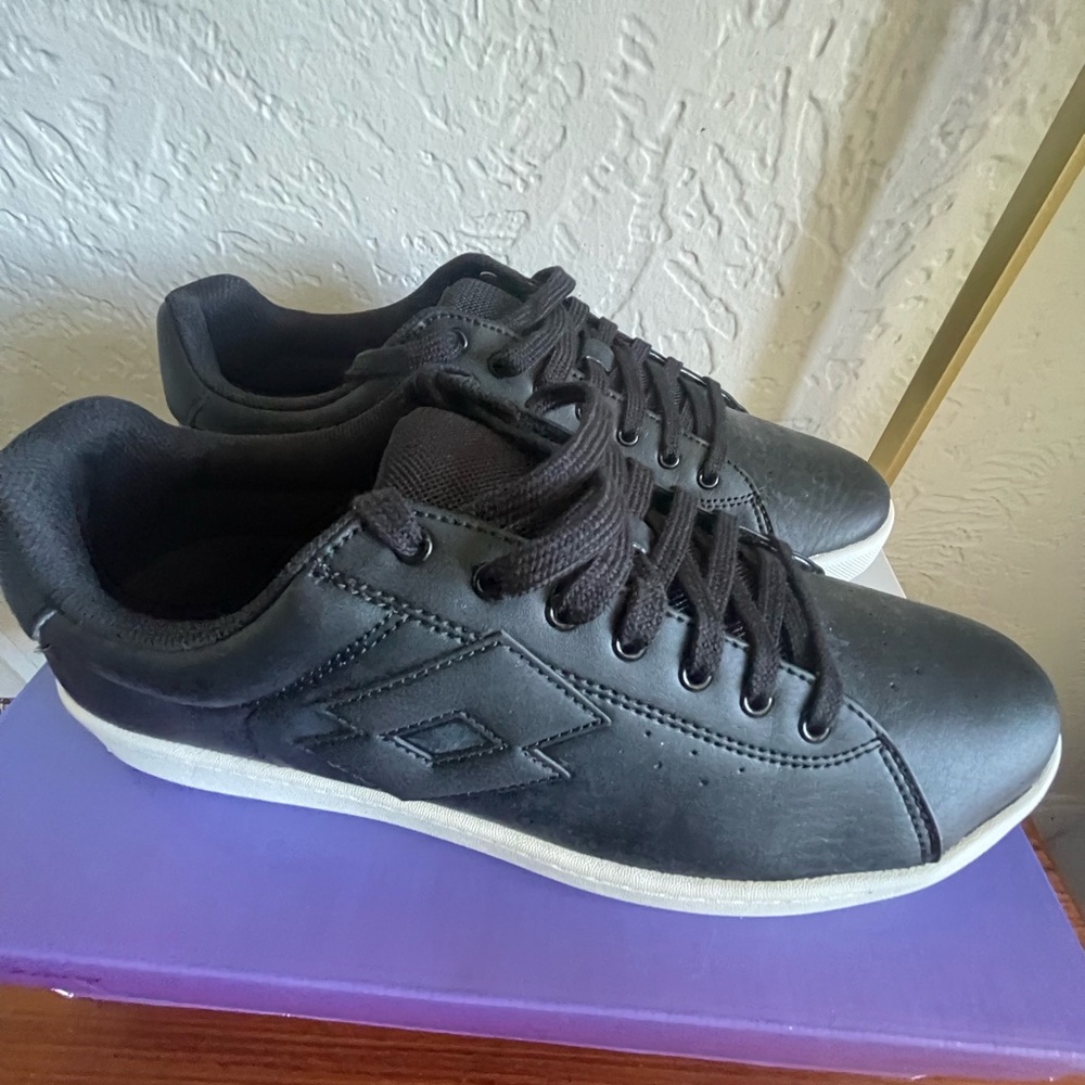 LOTTO Black and White Sneakers Classic Low-Top Design Mens
